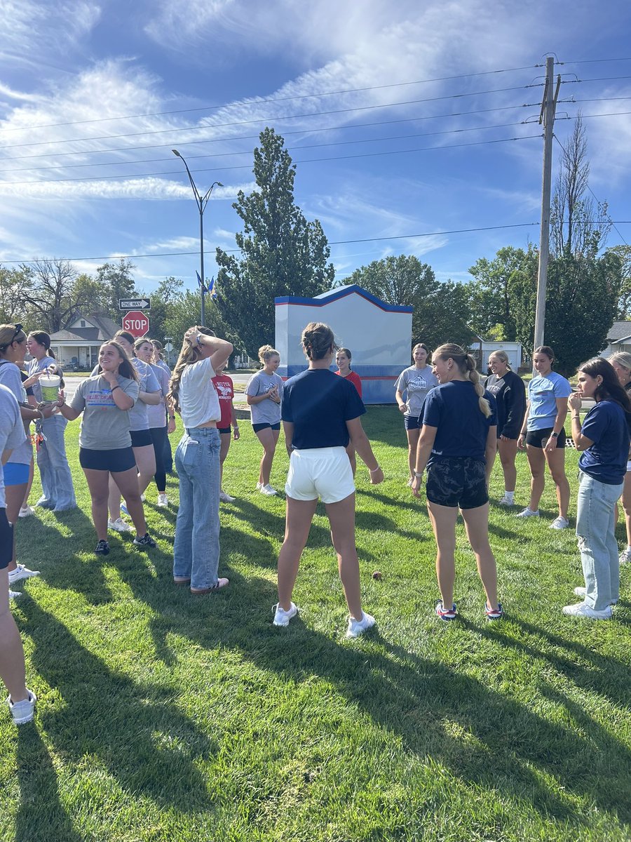 HUTCH SOFTBALL tweet media