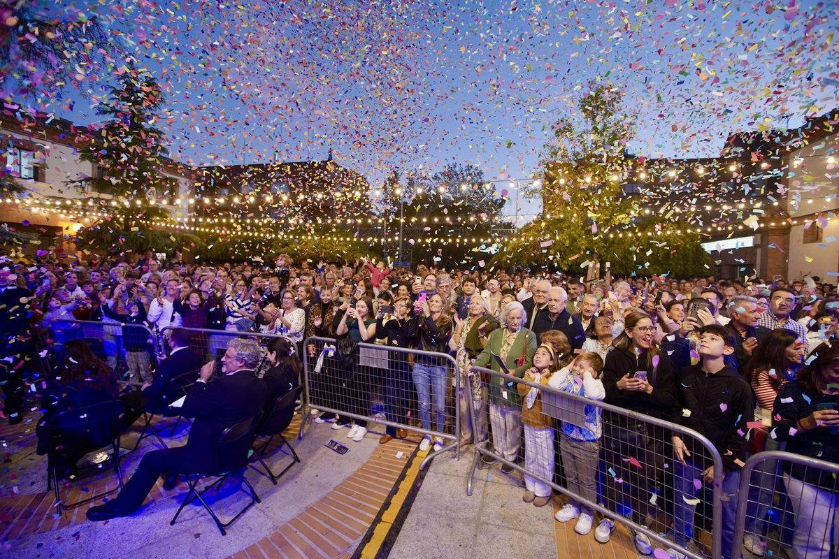 🎉 Comienzan las #FiestasSanMiguel2024

Con el pregón y chupinazo damos comienzo a las fiestas de San Miguel 2024 en #LasRozas

Felices fiestas a todos los roceños!!!