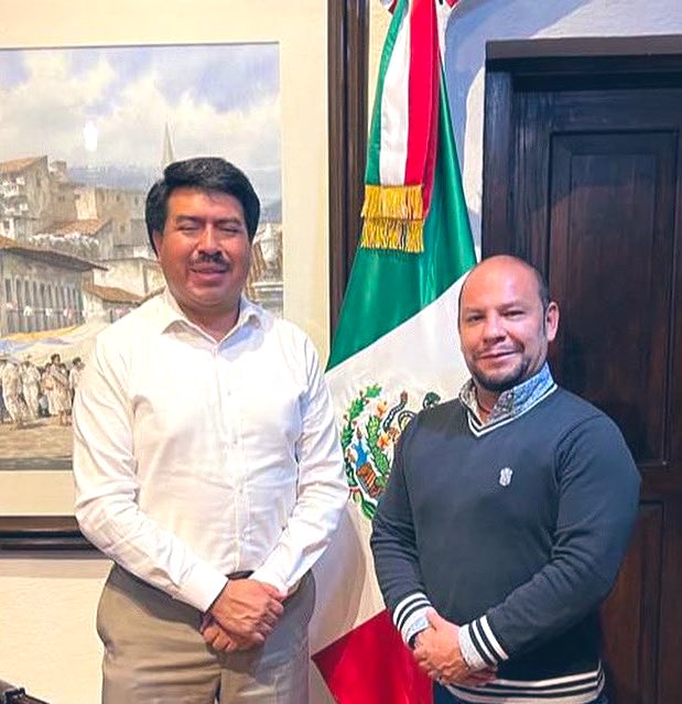 Estimado amigo <a href="/JavierGascaX/">Javier Gasca</a> deseo pase un día extraordinario en compañía de sus seres queridos, le deseo lo mejor para este nuevo año que inicia. ¡Muchas felicidades!🎉