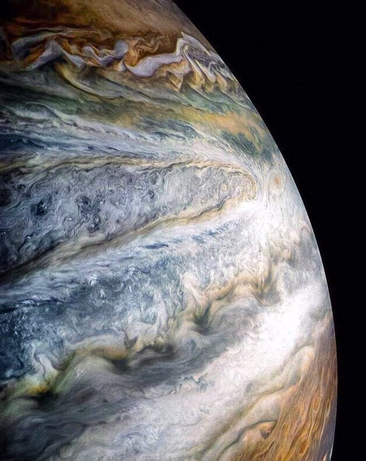 CuriosityonX's tweet photo. King of the planets https://t.co/r9v5ljaG37