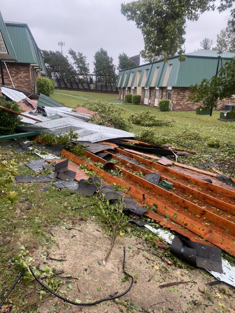 ITSBUCK01's tweet photo. Fucking hurricane DICKED us hard https://t.co/rCBs1BghKj