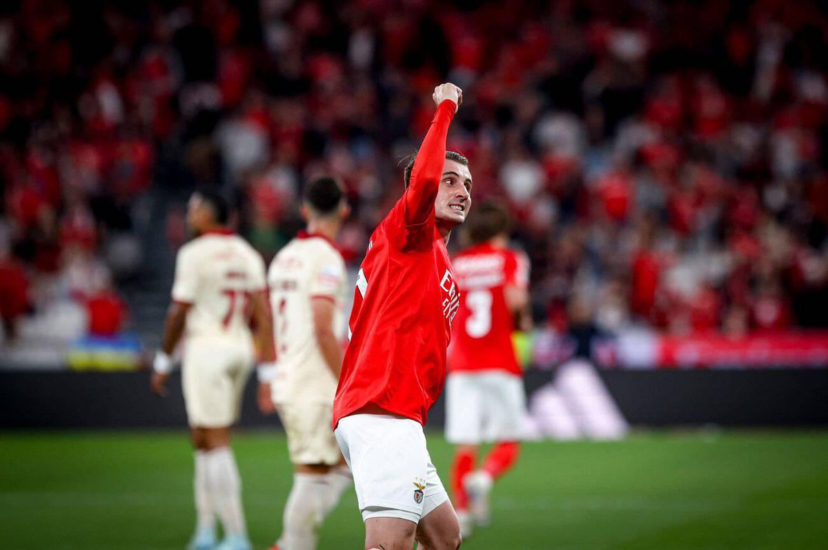 Mais uma ovação, Kerem! ❤️

The fans love you. 🇹🇷