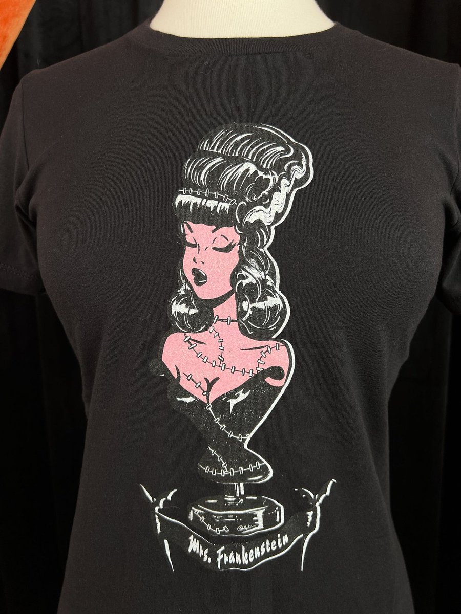 DaisyJonesShop's tweet photo. 🖤 May we introduce... Mrs. Frankenstein! ⚡ The perfect tee for spooky season with original artwork that’s electrifyingly chic. 🔩✨ This fitted top is ready to bring your fall looks to life! 
https://t.co/V2BKJdSpYu https://t.co/rrb44f7gxw