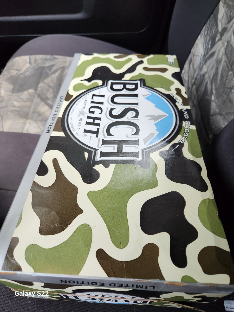 BobRams35440344's tweet image. When you volunteer your time on a Sat. to help with storm recovery then come home an do 2+hrs of yardwork you have the right to treat yourself. At least I think so
@BuschBeer #buschlight