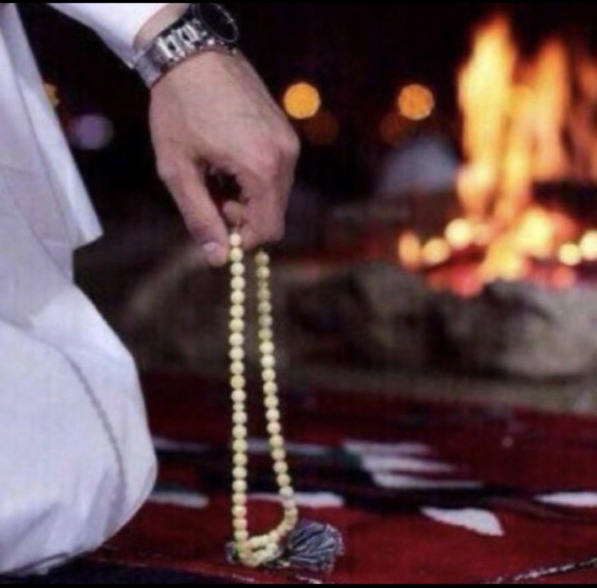 خلّوني أسجّ عن موضوعه أحسن لي 
ولا الغلا ؟ والله إن يبطي وهو غالي