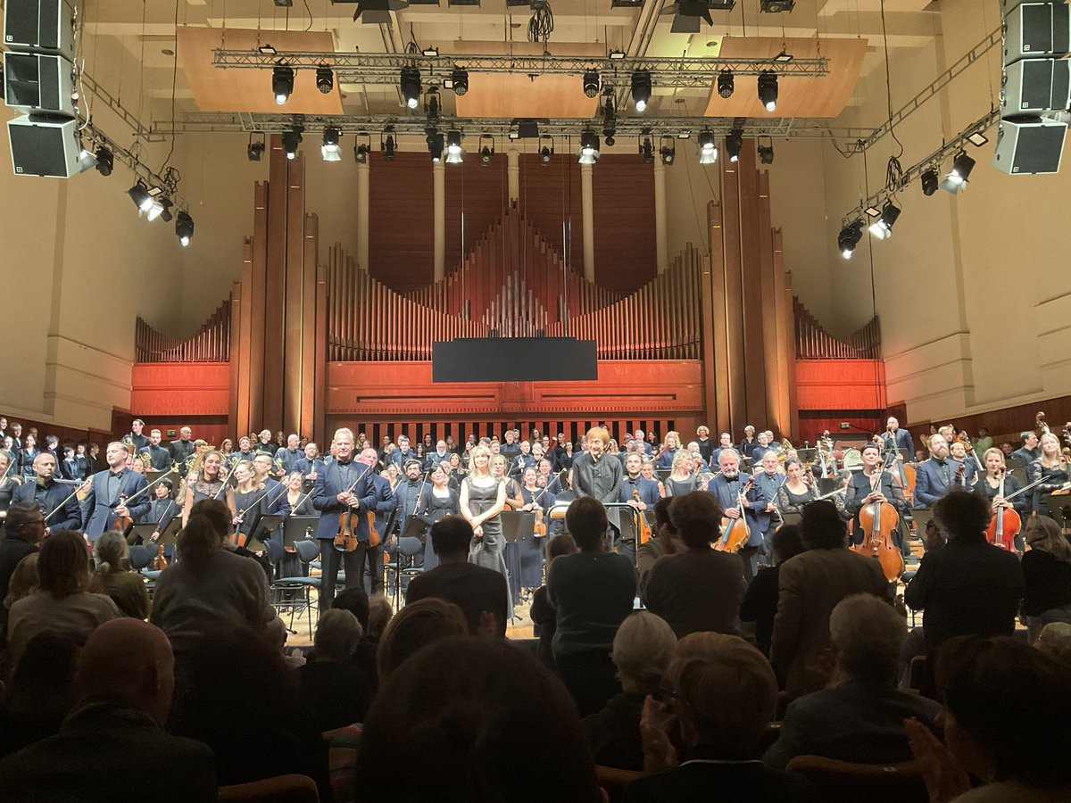 John Shea (@johnshea63) on Twitter photo Great to be here again for Mahler’s 3rd Symphony from <a href="/BrusselsPhil/">Brussels Philharmonic</a> (ex Flemish Radio Orchestra, for <a href="/BBCRadio3/">BBC Radio 3</a> Through the Night listeners). Presenting in three languages & switching in mid-sentence, like Greet Samyn of <a href="/Klararadio/">Klara</a>, is my new life goal 🇧🇪
brusselsphilharmonic.be/en/concerts/ma… Great to be here again for Mahler’s 3rd Symphony from <a href="/BrusselsPhil/">Brussels Philharmonic</a> (ex Flemish Radio Orchestra, for <a href="/BBCRadio3/">BBC Radio 3</a> Through the Night listeners). Presenting in three languages & switching in mid-sentence, like Greet Samyn of <a href="/Klararadio/">Klara</a>, is my new life goal 🇧🇪
brusselsphilharmonic.be/en/concerts/ma…