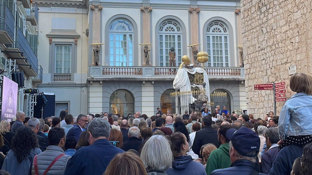 CUPdeFigueres's tweet photo. El Museu Dalí ha marcat, d'una manera o altra, la vida dels figuerencs i ha vertebrat el desenvolupament de la ciutat durant aquests 50 anys, amb una Fundació que exerceix de tentacle de l'Estat espanyol i de la Monarquia i que s'ha erigit sempre d'esquena a la ciutat. https://t.co/FWVxIJYPh0