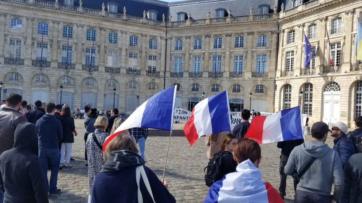 InfosBordeaux's tweet image. Manifestation à Bordeaux en hommage à #Philipine tuée par un marocain sous Oqtf