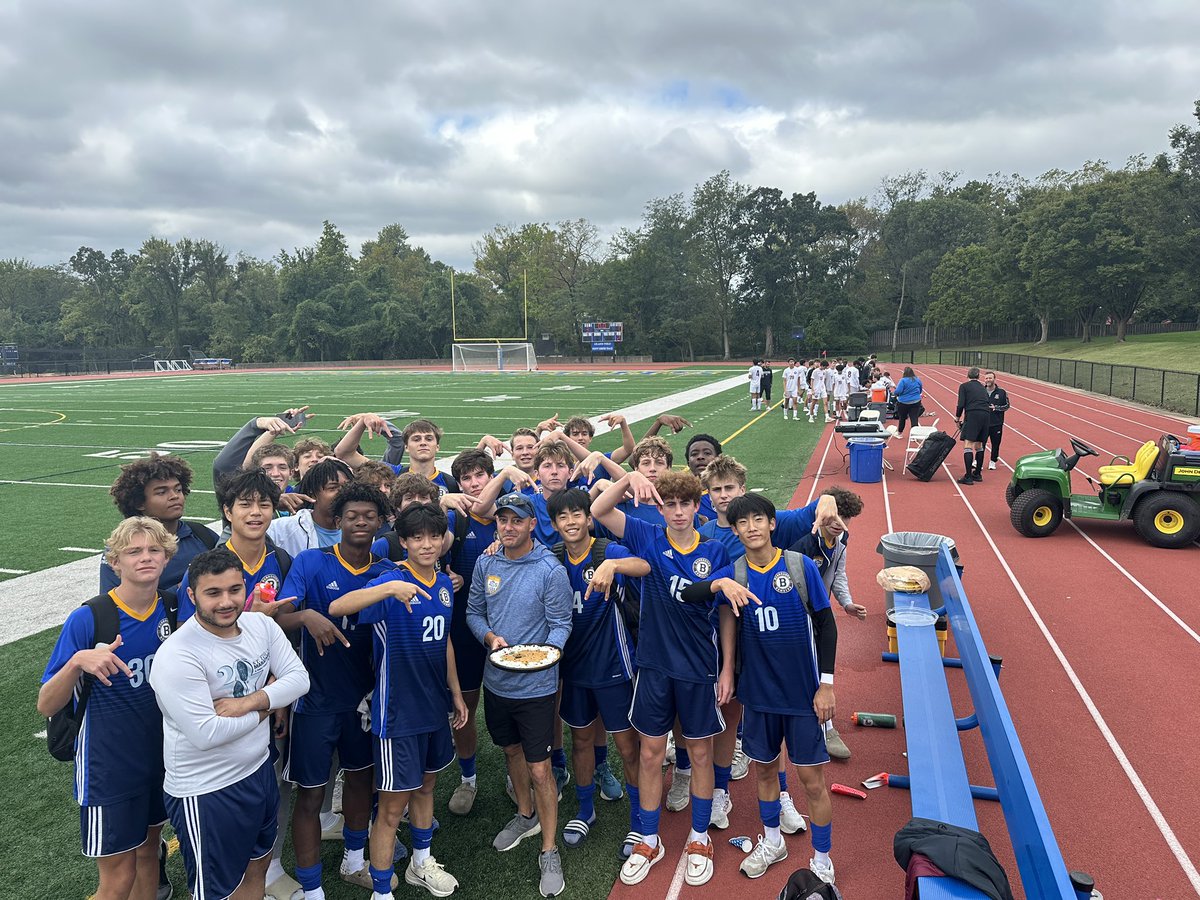 Varsity soccer defeats MICDS 3-0.   Thomas Urano with 1g, 1a and Carter Deken with the clean sheet in net.   Incredible overall team effort by all of the Bombers.   #rollBomb