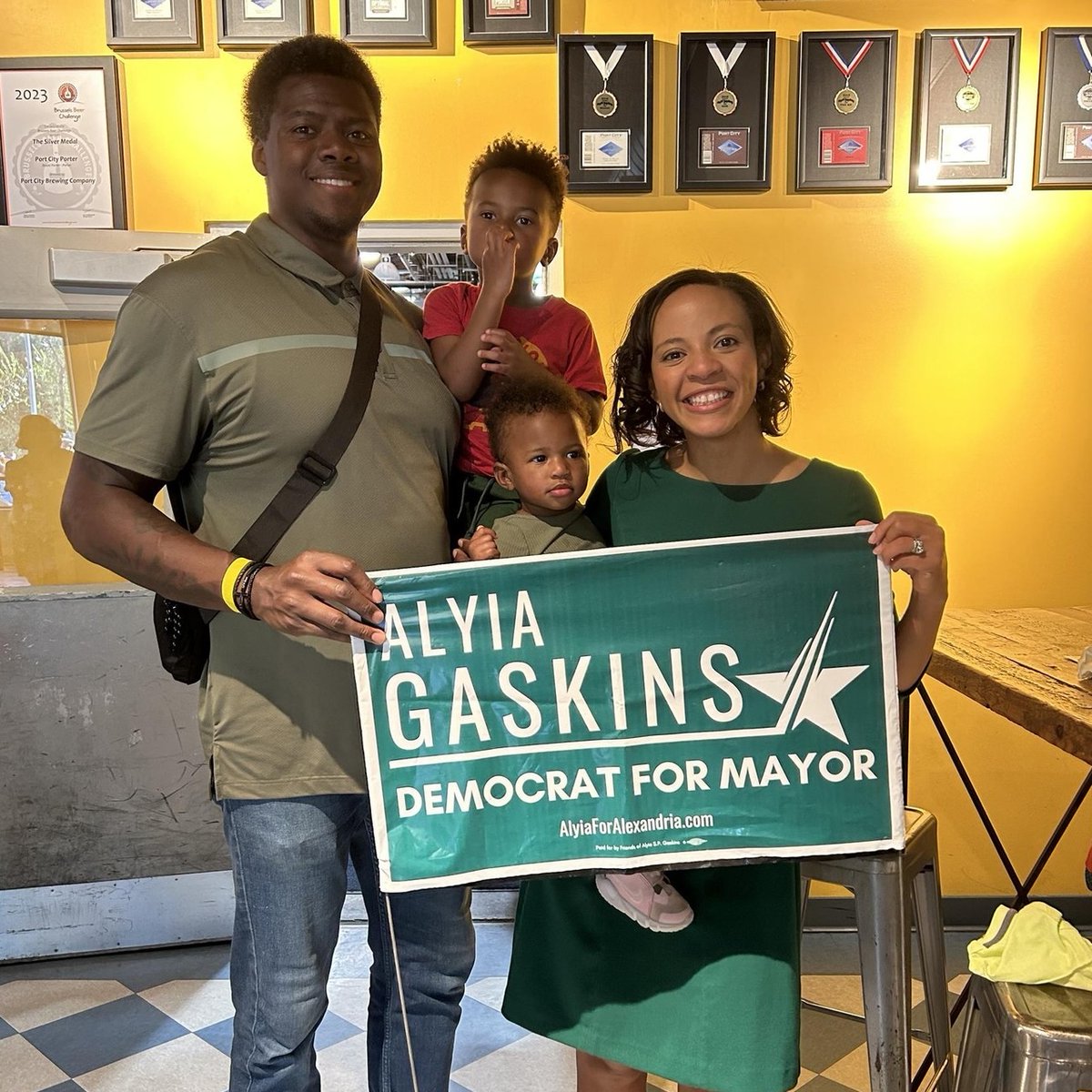 Early voting has begun, and it's the perfect time to show your support! 🗳️ Yard signs are available—request yours today and make a statement in your neighborhood! Click here: alyiaforalexandria.com/materials/