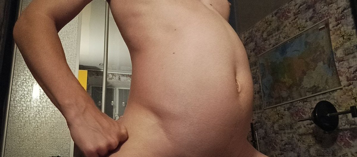 Balloon_BellyR's tweet photo. Hello everyone! I'm just a new inflator in here, I will be glad if you rate my round tummy! https://t.co/yuRAJiUYFO