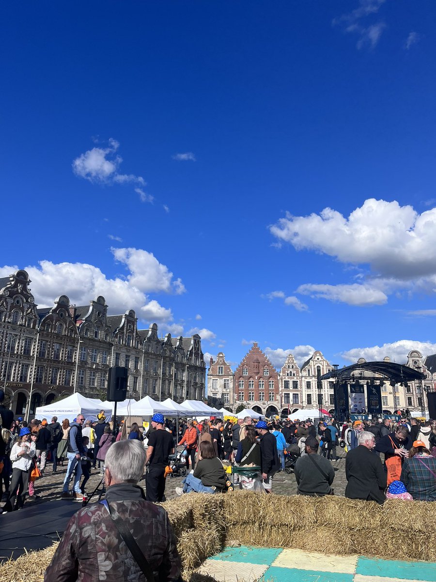 Les Jeunes socialistes du Pas-de-Calais étaient présents au Championnat du Monde de la frite à Arras en cette belle après-midi 🍟🌹