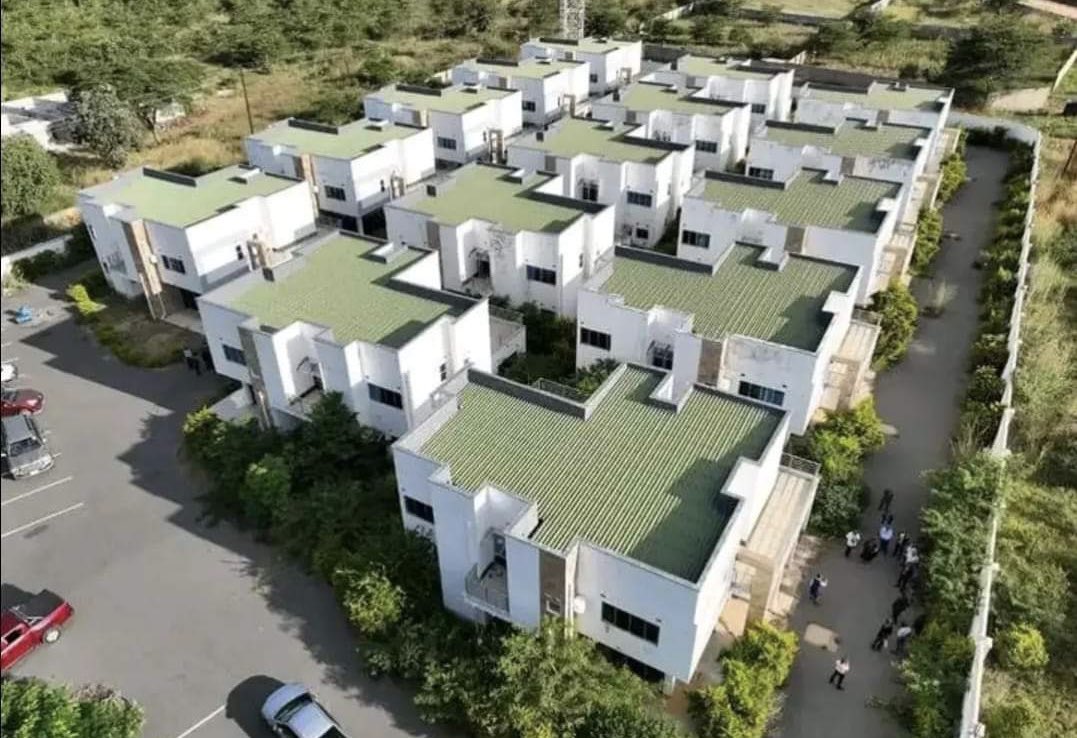 These are flats the Government took from Lungu’s wife. Esther, as First Lady of the country, had no business on which she could own property worth a million USD. The money came from kickbacks of Chinese who wanted to buy our country. We need to turn them into a student hostel !!!