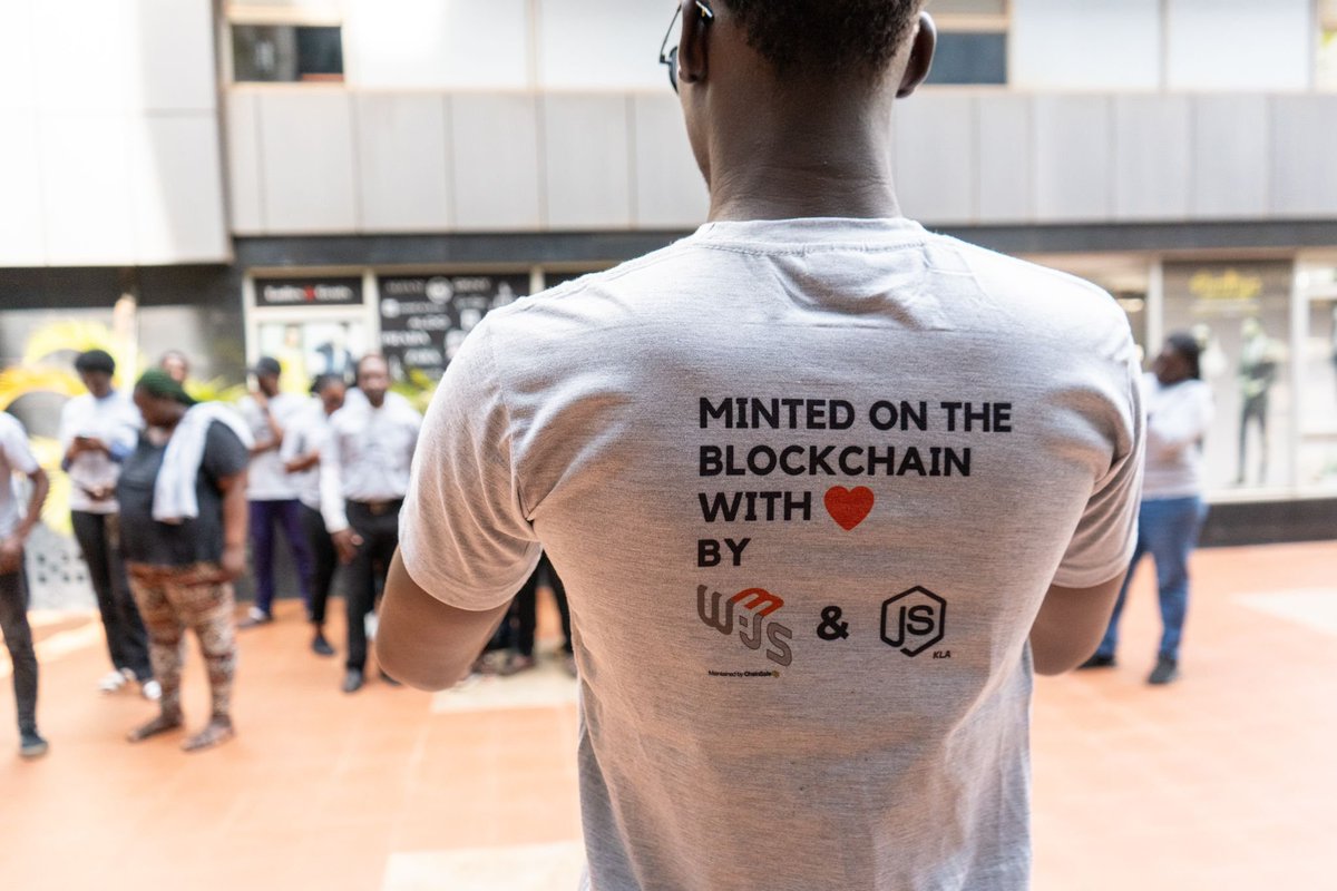 SantiagoDevRel's tweet image. The @web3_js African power in UGANDA! 🇺🇬
Thanks @JsKampala , @Realdavidlumala , @kakoozavian, and everyone else for the great vibes, engagement, and tasty food!
Submission form📝 forms.gle/gtt8xaiRGjCPb2…
Recording🎥youtu.be/f-vLGz-c6ic
Github Repo👨💻 github.com/SantiagoDevRel…