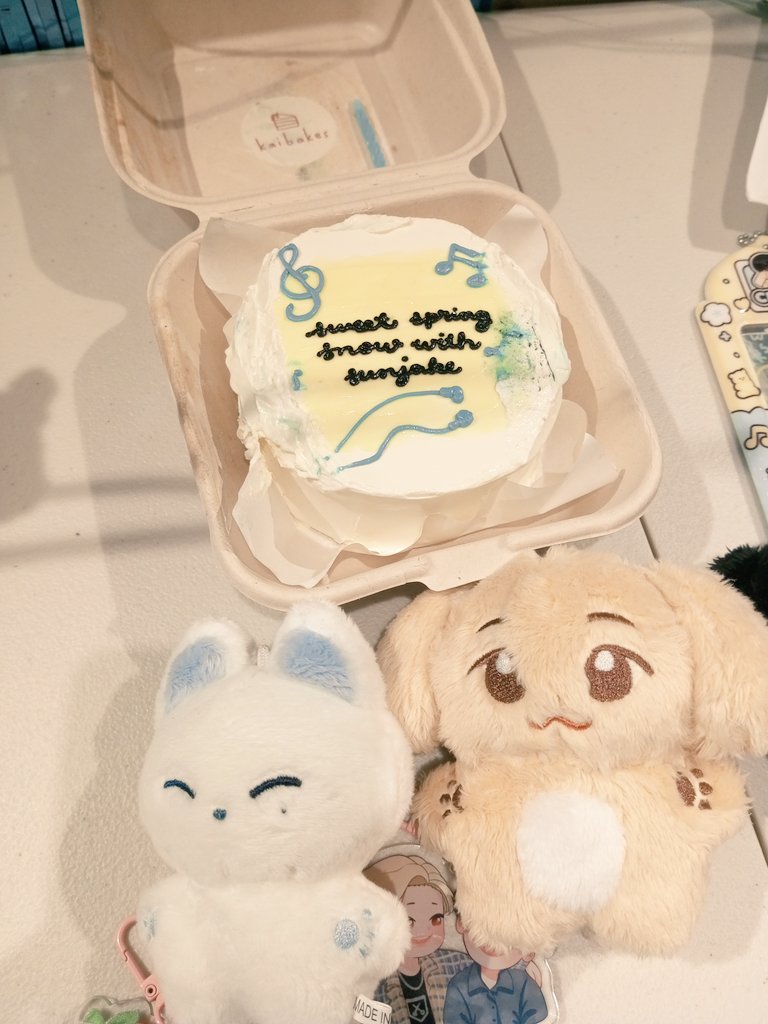 sunwontention's tweet photo. a day well spent with sunjake 💛
#SweetSpringSnowWithSunjake 👑💙 https://t.co/iKUoNIuR6D