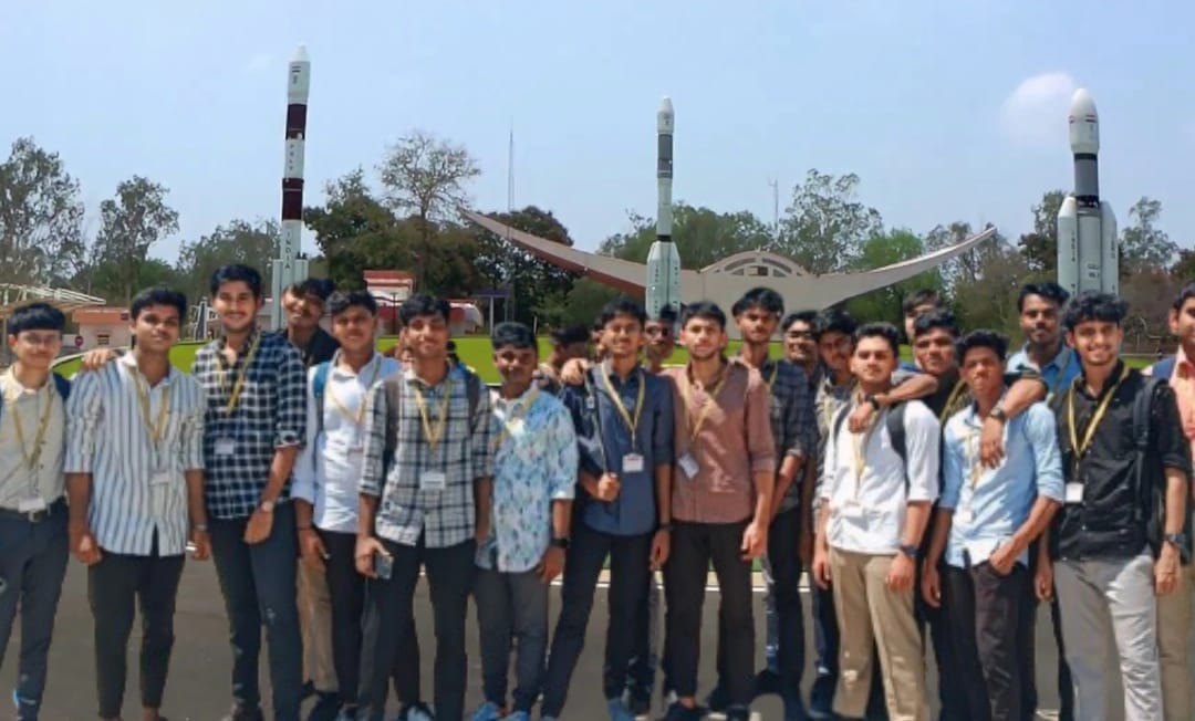 rmdcse's tweet photo. Our II Year CSE Students (2023-2027 Batch) had Industrial Visit to ISRO on 13.09.2024.

#rmdec #CSE #EngineeringCollege #rmkgroupofinstitutions #industrialvisit2024 https://t.co/PuwSKorpFR