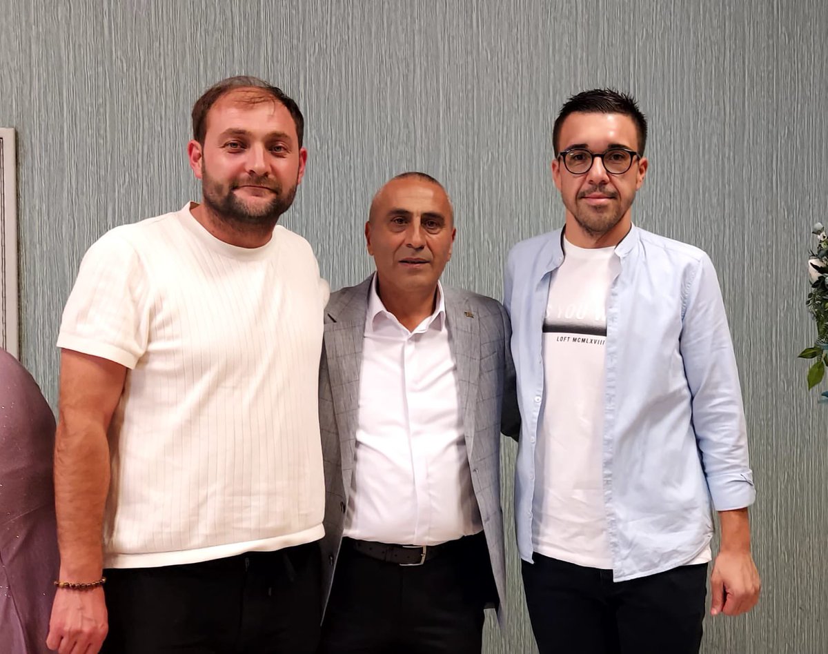 Teşkilat Uzmanlarımız İbrahim Özdemir ve Arif Uluyol Murat Baysal 'ın oğlunun düğün törenine katılım sağladılar. 

Genç çiftimize ömür boyu mutluluklar dileriz.

<a href="/RTErdogan/">Recep Tayyip Erdoğan</a> <a href="/hakanhanozcan/">Hakan Han ÖZCAN 🇹🇷</a> <a href="/AkpartiAnkara/">AK Parti Ankara</a> <a href="/AKadirkarapinar/">Kadir KARAPINAR🇹🇷</a> @ibrahim06_382 <a href="/arif_uluyol/">arif uluyol 🇹🇷🇹🇷</a>