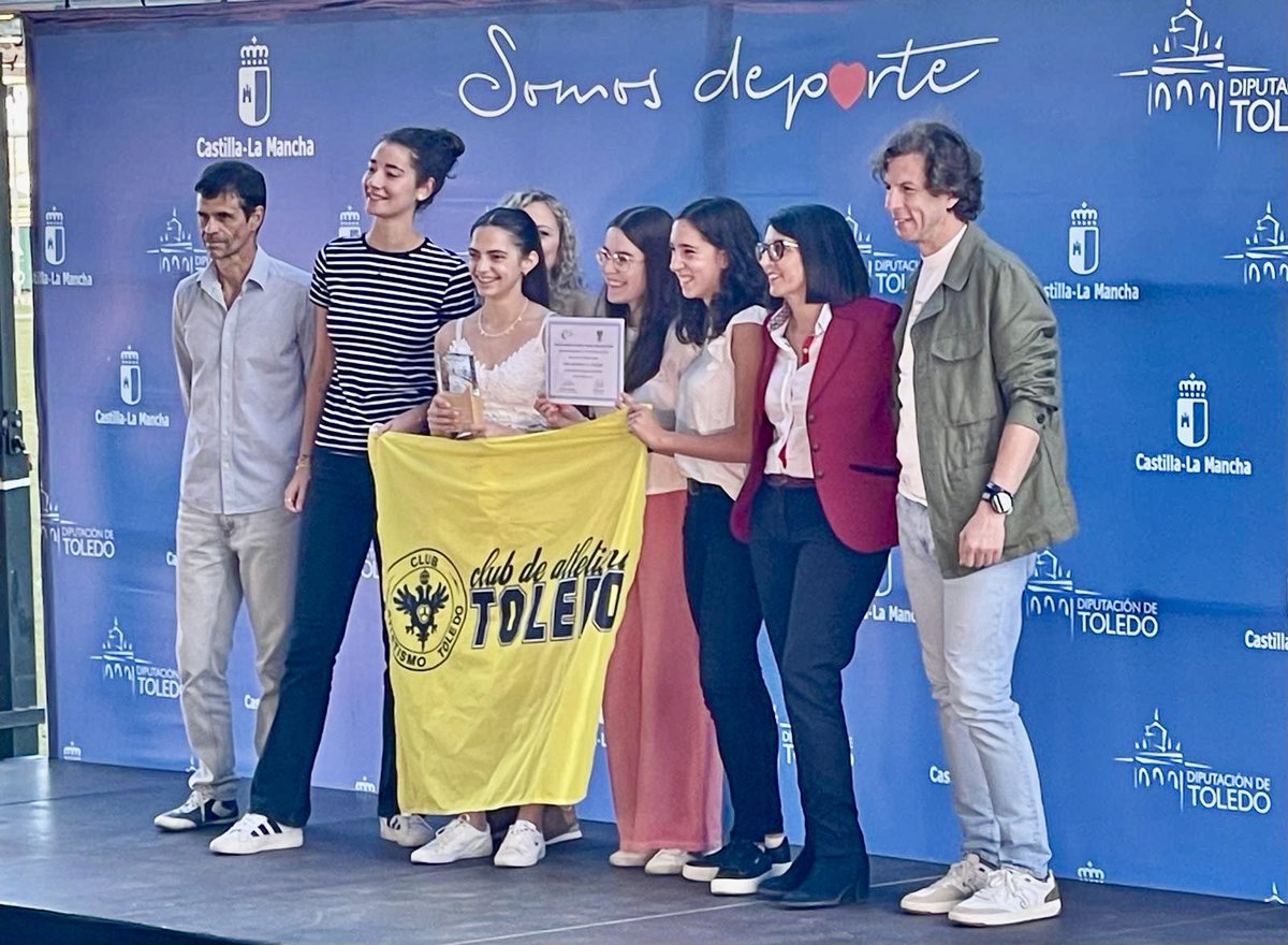 AtletismoToledo's tweet photo. Cinco equipos de campo a través de sub-10 a sub-18 del @AtletismoToledo han sido premiados en la Gala de campeones provinciales 2023-24, que se está celebrando esta tarde en el estadio Salto del Caballo de Toledo. ¡GRACIAS! @deportesclm @DipuToledo @ToledoAyto @ClmFa 💛💛💛 https://t.co/pacj0qfNHk