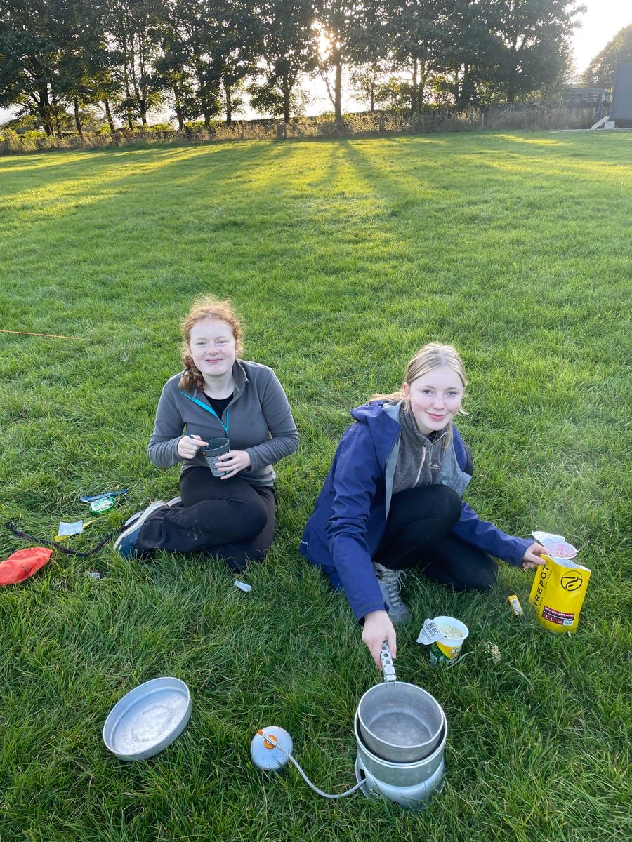 kingsmacdofe's tweet photo. Relaxing on the camp site https://t.co/eGUda1K6Cs