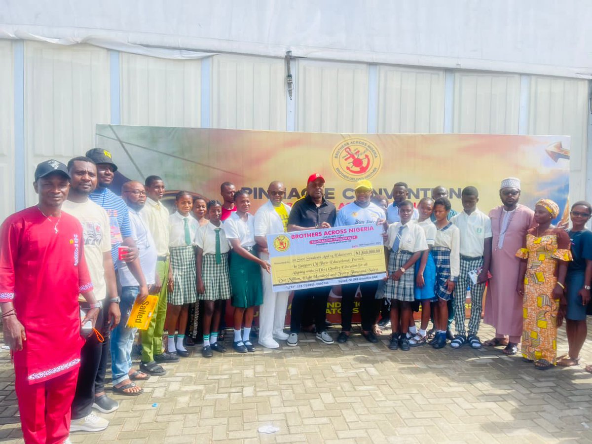 DaddyOOD_'s tweet image. In fulfilment of the BAN CSR in line with the UN SDG4,Delta State Chapter presenting WAEC enrollment fee to some indigent students and those studying education in tertiary institutions.