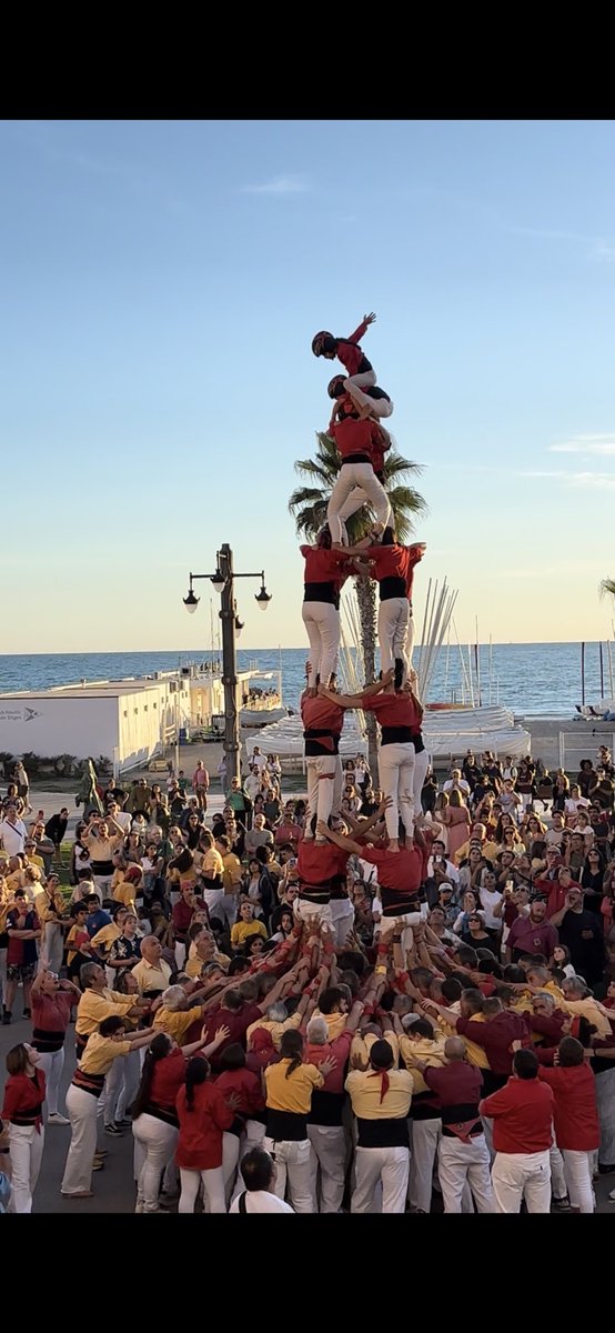 SitgesFriends's tweet photo. Exhibición castellera de #SantaTecla2024 #Sitges https://t.co/THYQvoJeDA