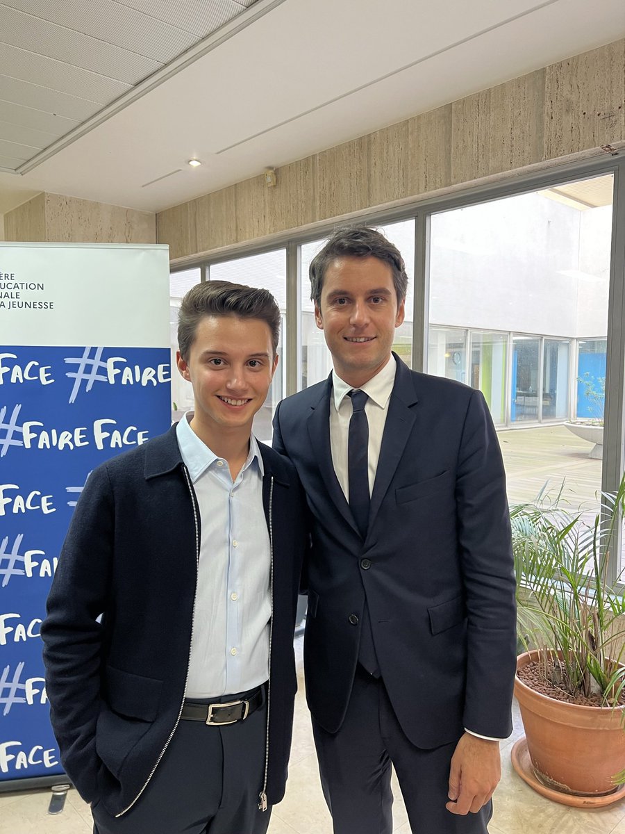 Il y a un an jour pour jour, <a href="/GabrielAttal/">Gabriel Attal</a>, alors Ministre de <a href="/education_gouv/">Ministère Éducation nationale</a> , m’a confié le rôle d’Ambassadeur national de la lutte contre le harcèlement scolaire avec <a href="/nathan_smadja/">Nathan Smadja</a> et <a href="/annelizdeba/">Anne-Liz Deba</a>. 

Depuis l’an dernier, j’ai eu l’occasion d’écouter, d’accompagner, de guider