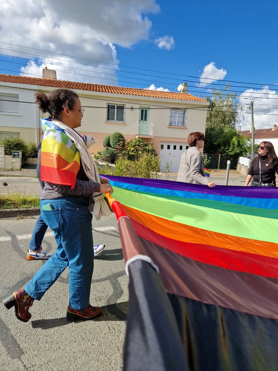 3ème Marche des fiertés vendéennes 

Et toujours aussi fière de marcher pour nos droits, nos choix et nos corps 🏳️‍🌈