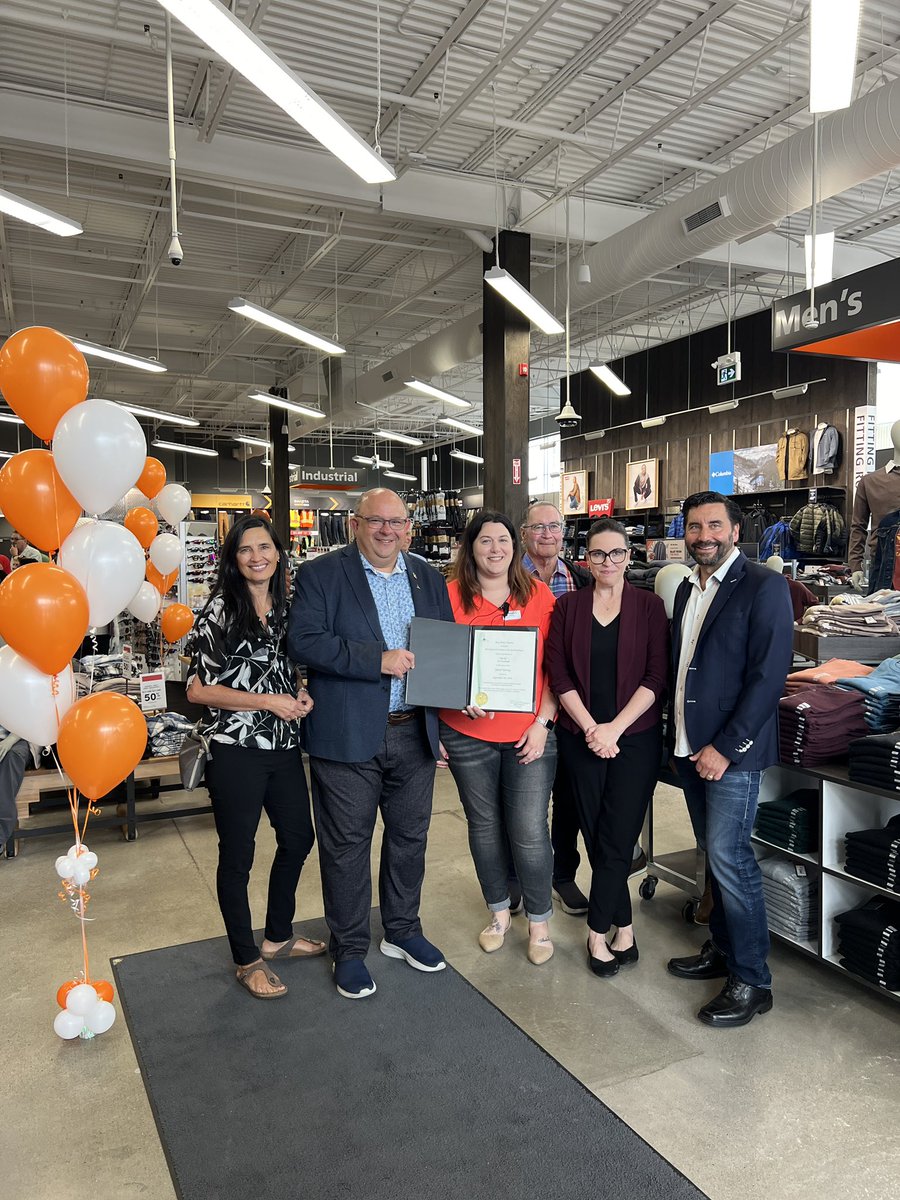 A busy week continues with a busy weekend! Happy to start my Saturday with a business that chose to grow and #MakeItKitchener at <a href="/TheBoardwalkKW/">The Boardwalk</a>! Welcome to <a href="/MarksCanada/">Mark's</a> &amp; team with your bigger &amp; better new retail location! Wishing you much success in the years ahead!