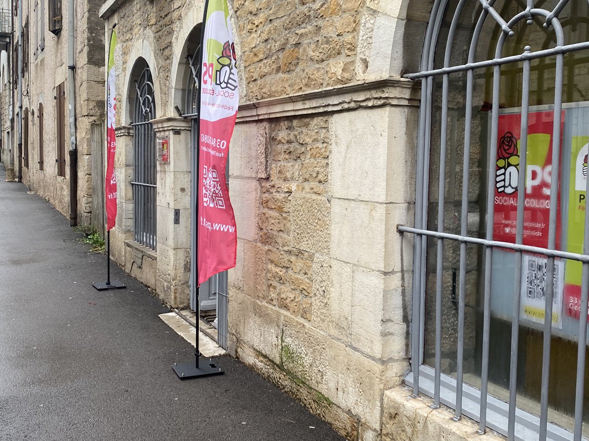 Un plaisir de rencontrer les militants PS de la Haute-Saône ! 🫶

Bientôt les jeunes socialistes regagneront le terrain, avec Aristide qui se lance dans cet objectif ! Il peut compter sur les <a href="/JeunesSocDoubs/">JS Doubs 🌹✊</a> et les <a href="/JeunesSocBFC/">Les jeunes socialistes de Bourgogne-Franche-Comté</a> 🌹