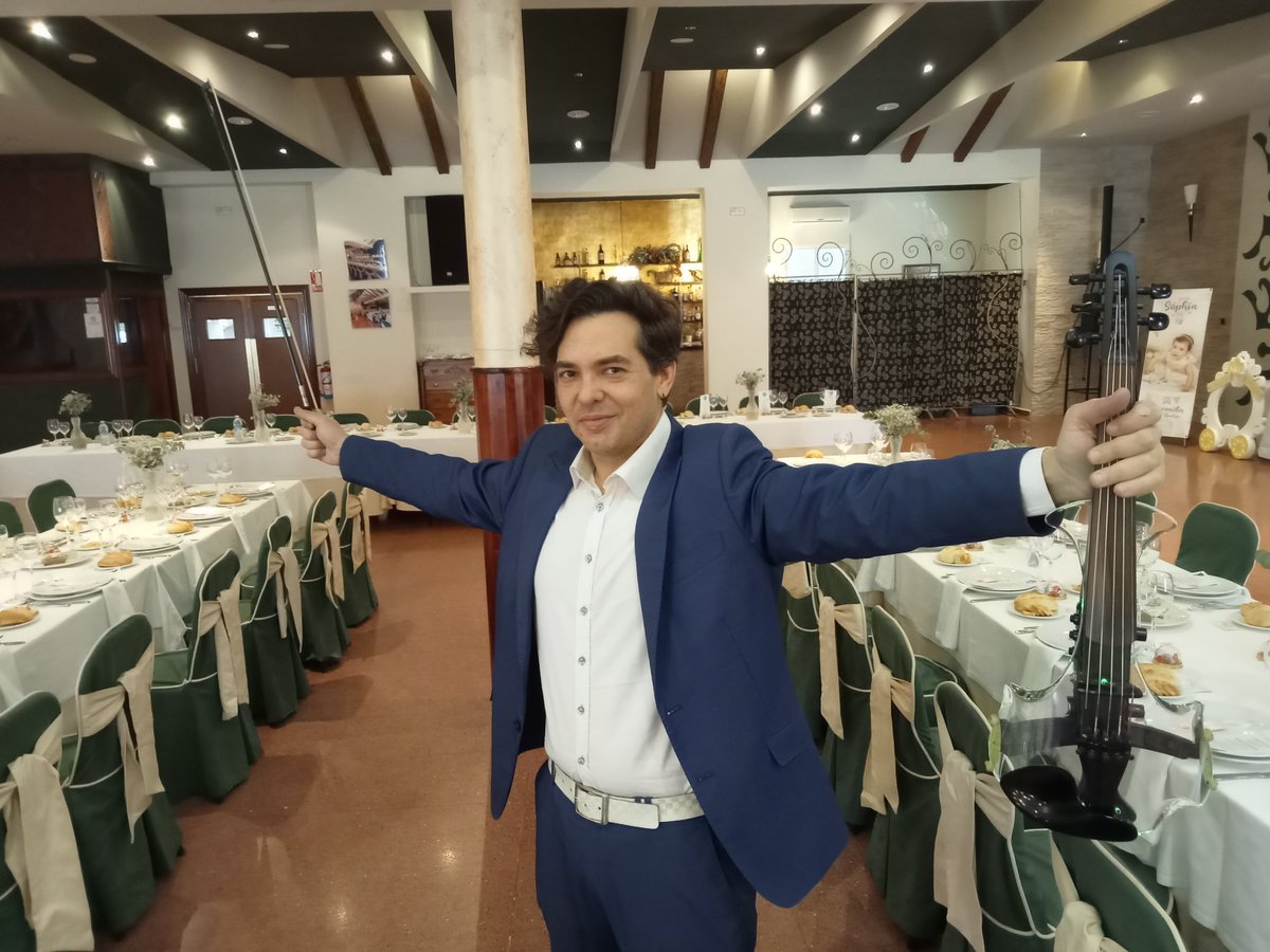 AlexMedinaLive's tweet photo. Espectacular #eventoprivado en #casaherminia #cabradelsantocristo #privateparty @carabespain #alexmedinaviolin #AlexMedina #alexmedinaelectricliveviolin #covers #musicperformance #musicaenvivo #musicaendirecto #musicaelectronica https://t.co/RWOkstpTdx