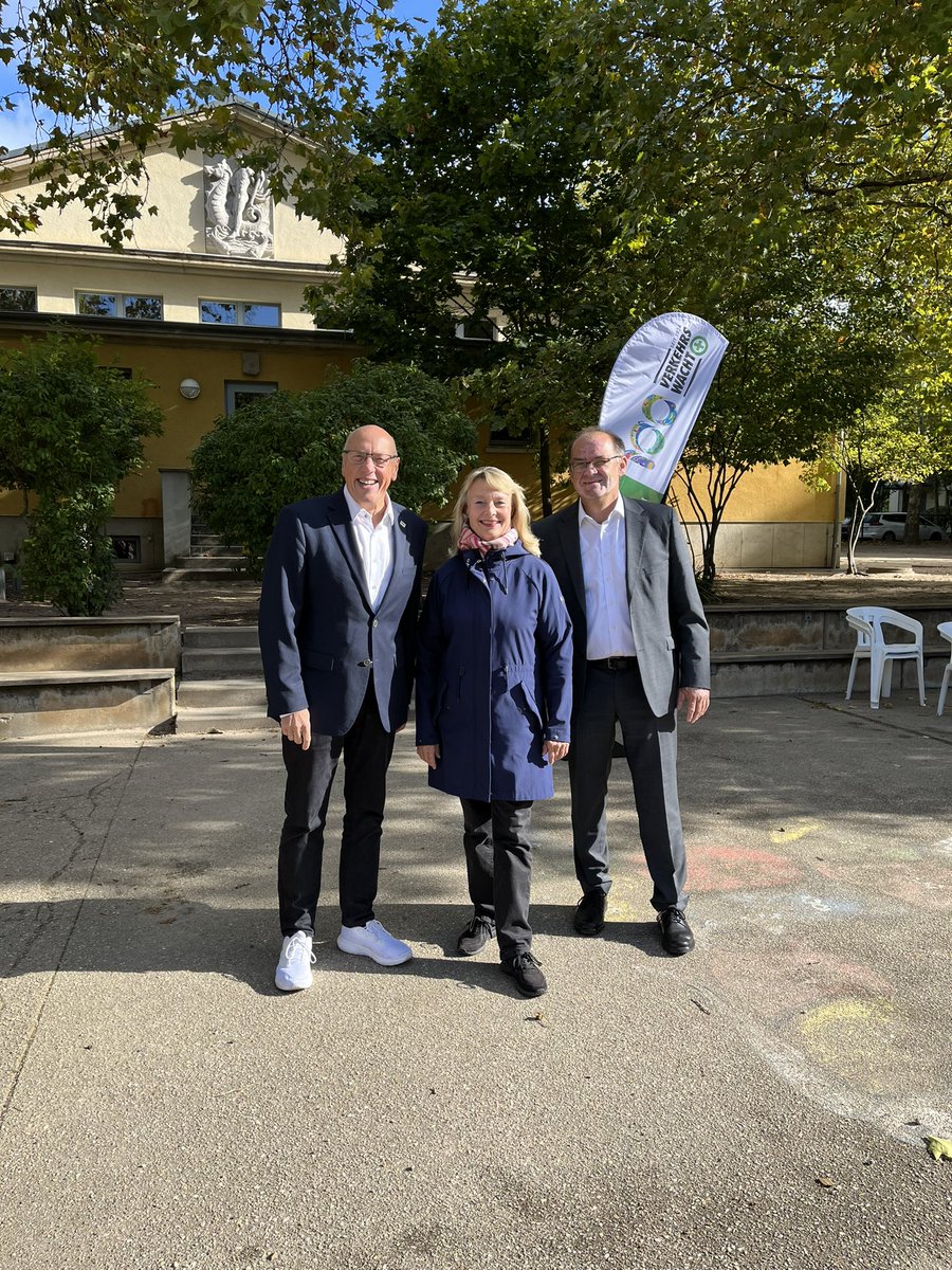 #Verkehrssicherheit für Radfahrer:innen Danke an #DeutscheVerkehrswacht #LandesverkehrswachtBrandenburg <a href="/PolizeiBB/">Polizei Brandenburg</a> #UnfallkasseBrandenburg #JörgVogelsänger und viele ehrenamtliche Helfer an den Schulen für einen tollen #LandeswettbewerbBesterRadfahrer
<a href="/MBJSBrandenburg/">MBJS Brandenburg</a>