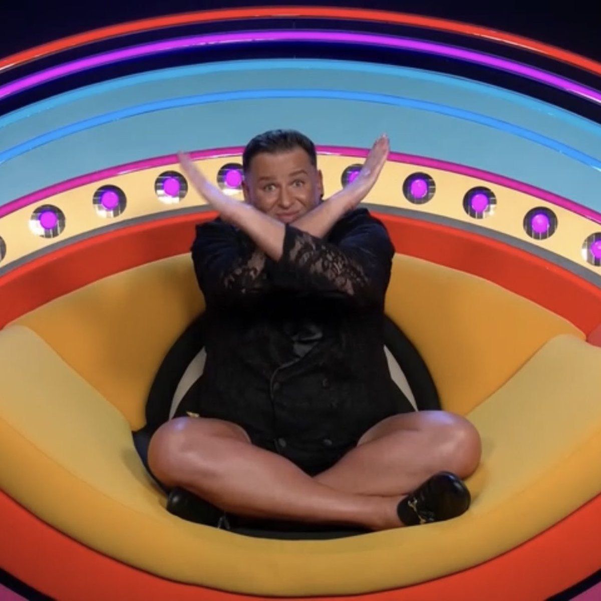 I am soooo not a fan of the celebs being introduced by name only and coming on to a random song!! It is BRITISH CULTURE to hear ‘social media personality, model and broadcaster’ over the top of the #Strictly theme tune as they dance down stairs !!!! This country is falling apart