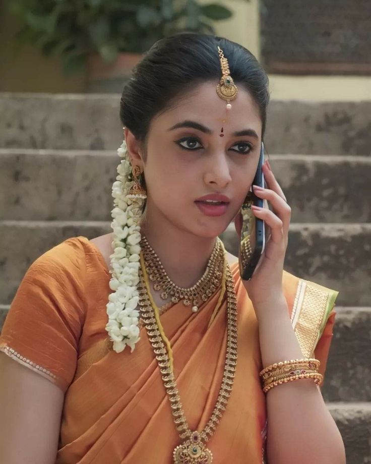DiyaPottachi's tweet photo. Me to my Bull ~ Mama en friend marriage ku crossdress panni poi irundhen, ana  Inga ponnu odi poirichu mama. Adhunala enna ponna thaali kattika solranga

Pls mama nee vandhu ivanga kitta nan pottachi nu solla mama, illana enna kalyanam panni vachruvanga https://t.co/pj2WRriTGZ