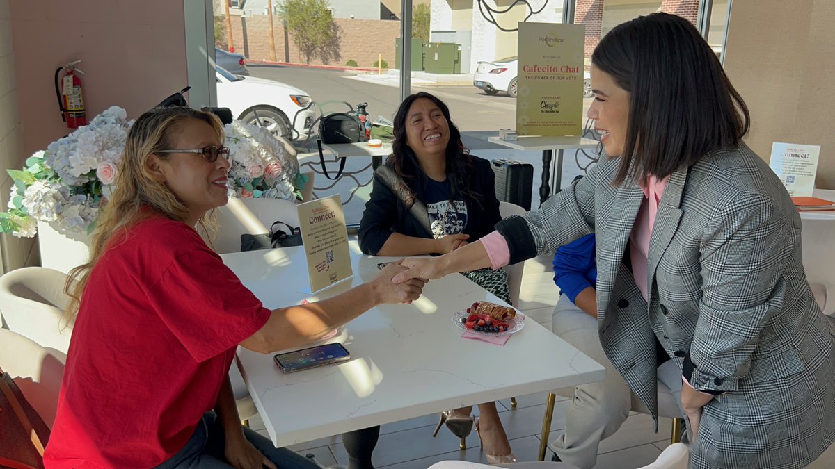 Culinary226's tweet image. Happening now on the @poderistas w/@AmericaFerrera! Claudia Avalos, a guest room attendant &amp;amp; Culinary Union member for 22 years, is sharing her story on why it is important to vote and protect our rights. 💪 #Poderistas