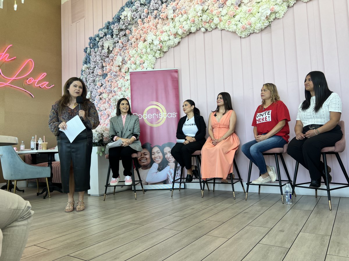 Culinary226's tweet image. Happening now on the @poderistas w/@AmericaFerrera! Claudia Avalos, a guest room attendant &amp;amp; Culinary Union member for 22 years, is sharing her story on why it is important to vote and protect our rights. 💪 #Poderistas