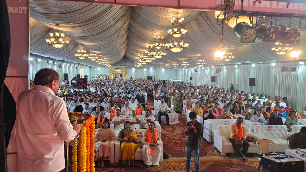 Gopal Shetty (@igopalshetty) on Twitter photo I am grateful to be felicitated by Team Yuva Brigade! Thanks to Adv. Ravi Vyas, Mahesh Shetty Tellar & Sachidananda Shetty for this honor. It was nice to share the stage with Mangalore MP <a href="/nalinkateel/">Nalinkumar Kateel</a>. The cultural performances truly showcased our vibrant community spirit! I am grateful to be felicitated by Team Yuva Brigade! Thanks to Adv. Ravi Vyas, Mahesh Shetty Tellar & Sachidananda Shetty for this honor. It was nice to share the stage with Mangalore MP <a href="/nalinkateel/">Nalinkumar Kateel</a>. The cultural performances truly showcased our vibrant community spirit!
