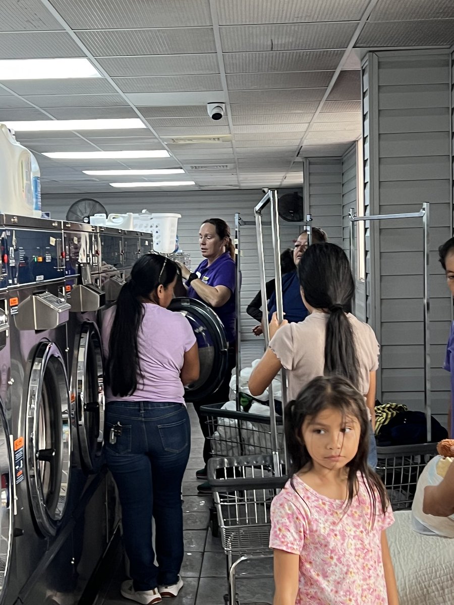 SuncoastCGLR's tweet photo. The Patterson Foundation covered the cost of 1,138 loads of laundry today, benefiting 109 DeSoto County families, thanks to their charitable support.  #popuplaundry #FreeLaundryDay #PopUpNeighbor #aParentEngagement https://t.co/fV0MIxGtSU