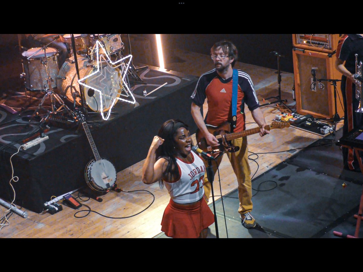 neil_PJ's tweet photo. @NinjaisaNinja @the_go_team warming up a chilly Edinburgh ❤️🆗 https://t.co/i9jS0JNOCx