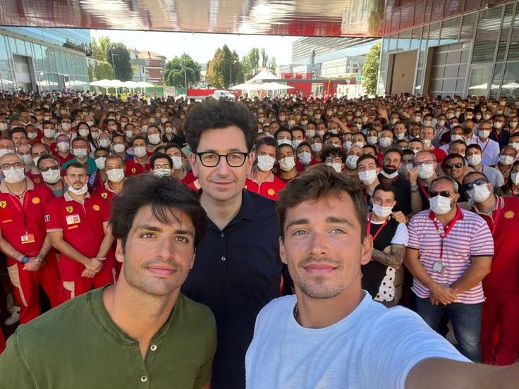 SAINZLOVERS's tweet photo. the way carlos mogged everyone help https://t.co/6yNUF062mH