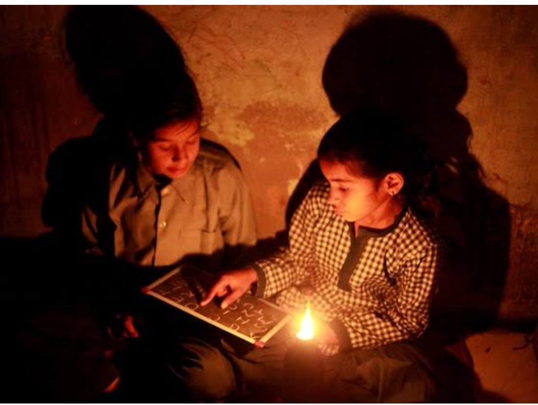 बड़े बूढ़े सही कहते हैं! 
पढ़ने वाला व्यक्ति जगह नहीं वक्त और किताब देखता है।
#StudyTips