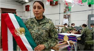 laadelita3's tweet photo. Evangelina  Rentería, Una mujer del Ejército Mexicano es la encargada de preparar el símbolo que usará @Claudiashein  nuestra  presidenta el próximo 1 de octubre. https://t.co/iyKlJ8MEfL