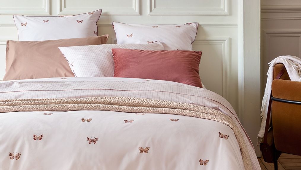 LiensLinnen's tweet image. Roze is een kleur die we weer veel gaan zien, in onder andere het beddengoed. Zoals deze  lekker zachte katoenen dekbedovertrekset Delicatesse van het merk Essix.

lienslinnenwinkel.nl/essix-delicate…

#lienslinnen #lienslinnenwinkel #essix #delicatesse #roze #pink #dekbedovertrek #slaapkamer