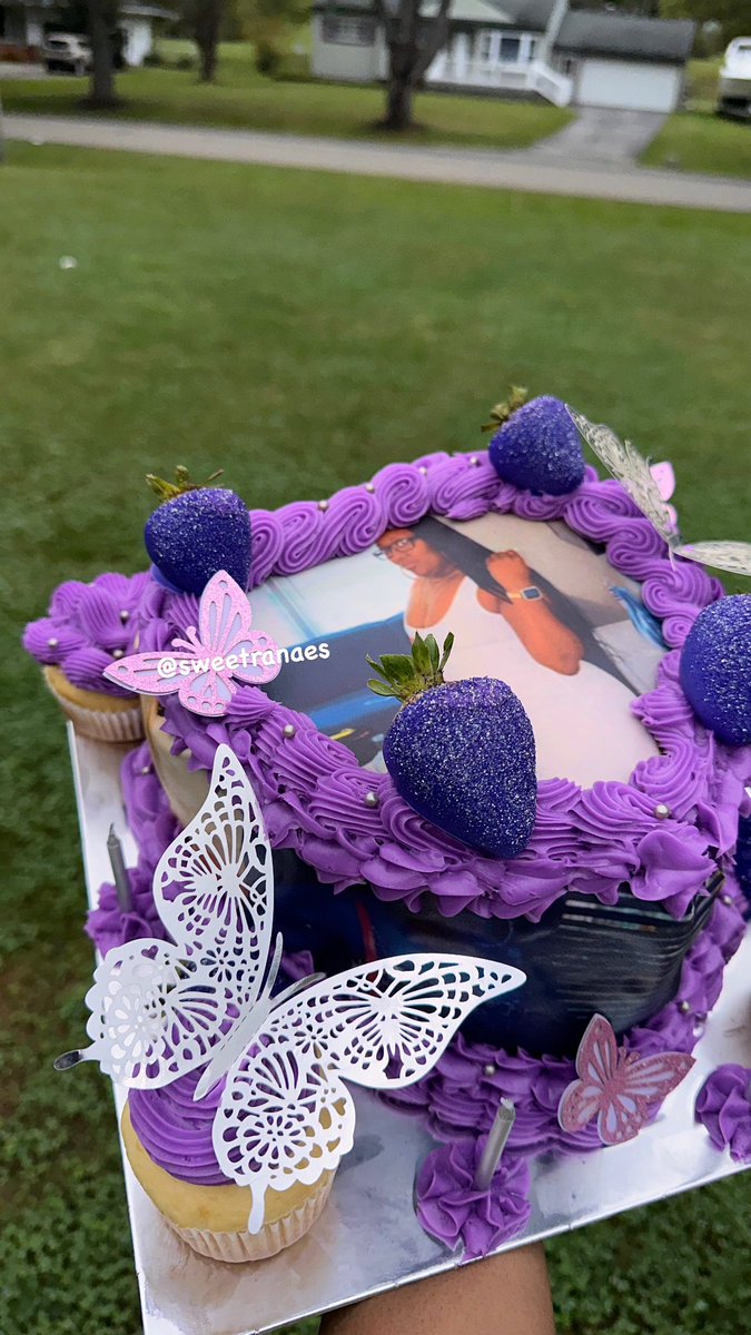 SweetRanaes's tweet photo. Custom Heart Cake💜 

Click the link in bio to order🔗! https://t.co/XKkThALdaI