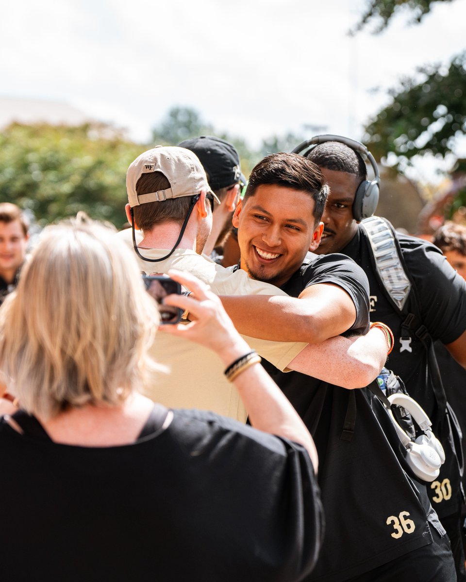 WakeFB's tweet photo. Family 🫶 https://t.co/lkU2yNrK3c