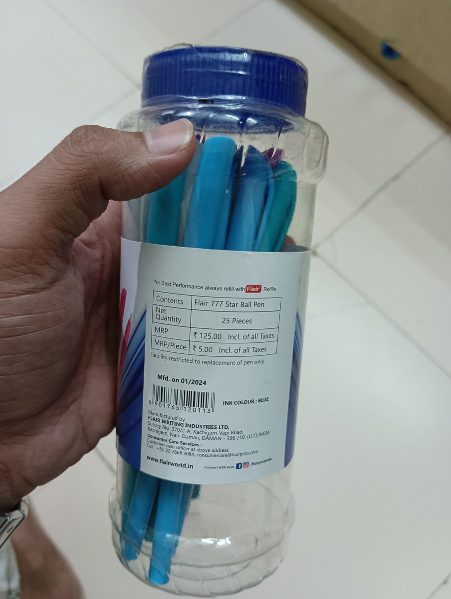 hamm_pvt's tweet photo. This is how @JioMart is doing fraud by sending used things like i have ordered 2 boxes of pen one box have the total 25 pens another box have only 15 pens. 10 pens are missing in the box And after all this there's no exchange option available on the app. Kindly check and exchange https://t.co/2OTSeX8aPD