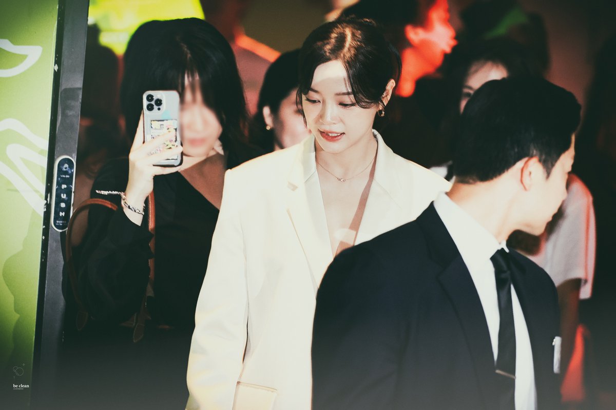 240926
롱샴 퇴근

#김세정 #KIMSEJEONG
#세정 #SEJEONG