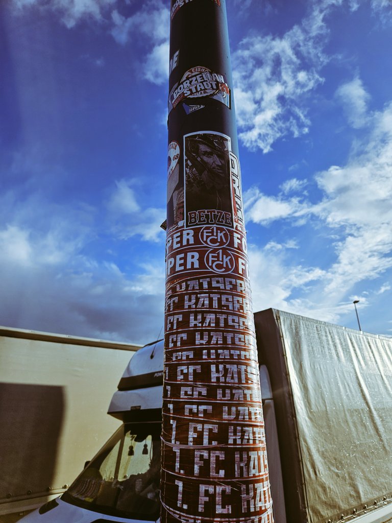 RealTsume's tweet photo. Kurz vor Heilbronn einmal Pause gemacht und jetzt wieder Zuhause.
Keine probleme bei der Rückreise, so muss das.
Was ein Spiel wieder.
#Betze #SSVFCK https://t.co/i06k8qPi4u