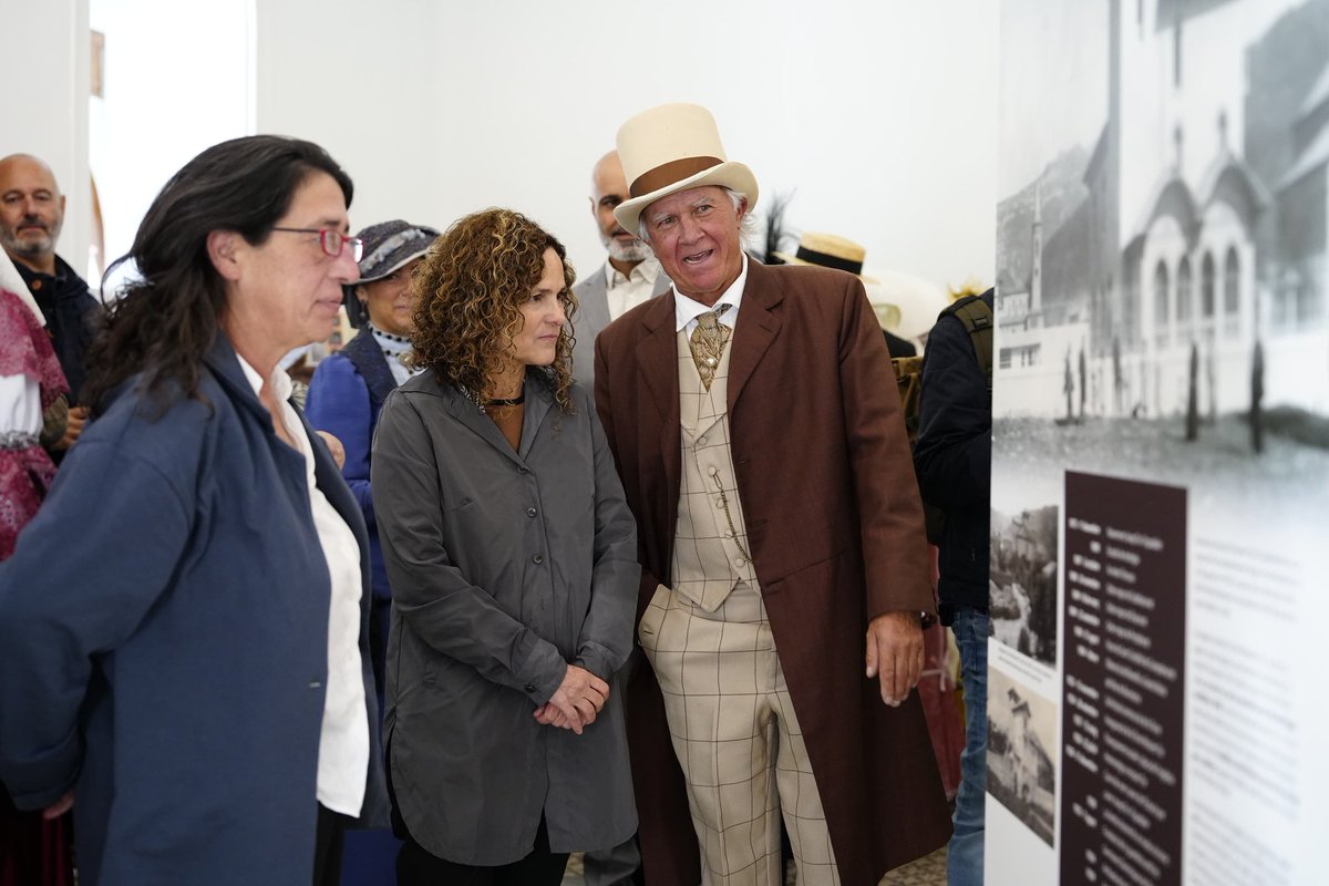 La Torre Mossèn Tor de #Campdevànol celebra el seu centenari.

Un grup de voluntaris va restaurar l'edifici i fa 3 anys que està obert com a espai cultural.

La #consellera <a href="/shalmodovar/">Sònia Hernández</a>, acompanyada del #delegat, Xavier Guitart, ha participat en l'acte institucional commemoració.