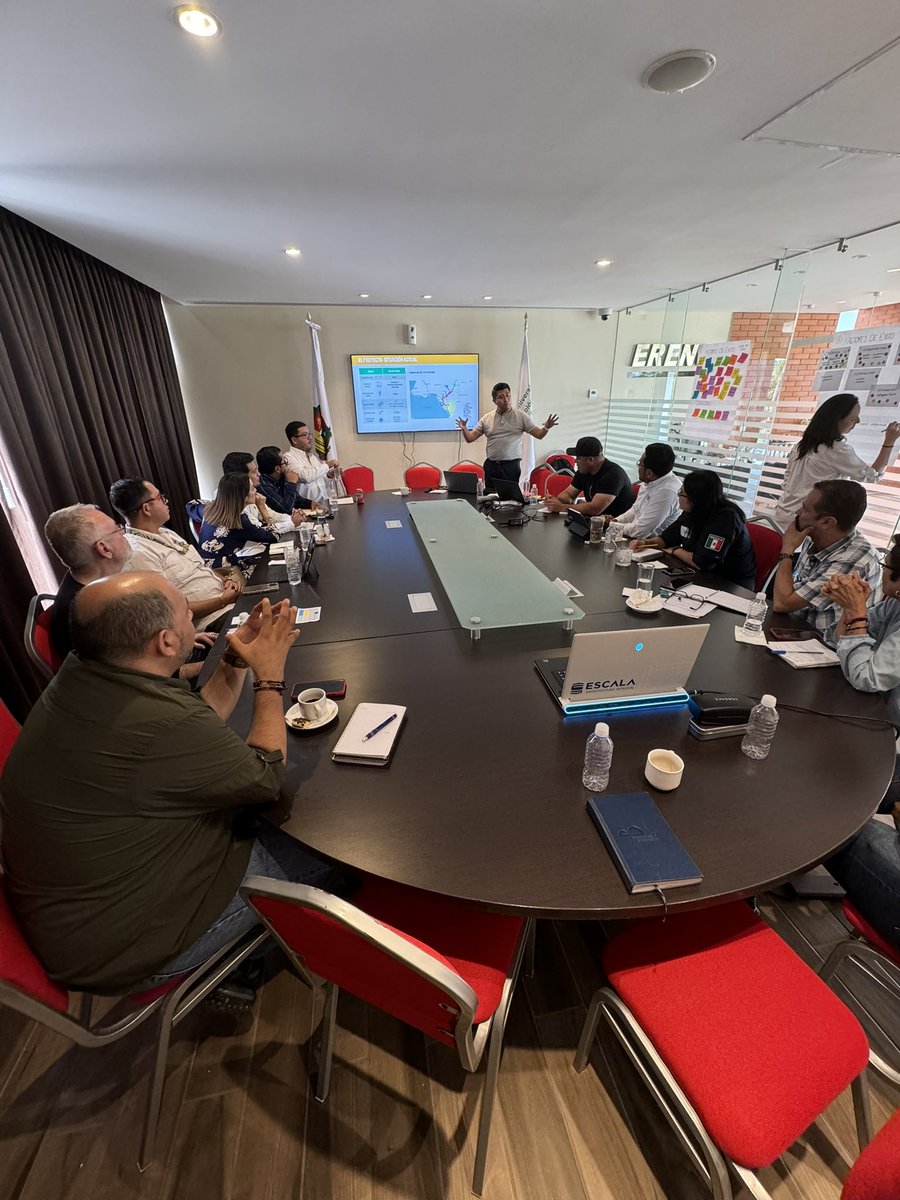 Taller con Municipio Bahía de Banderas y Estado de Nayarit para implementar la Política Nal de Transporte Público Colectivo. Objetivo: Mejorar conectividad de El Colomo con oportunidades en costa de Bahía de Banderas y Pto Vallarta. Gracias <a href="/WRI_Ciudades/">@WRI_Ciudades</a> por excelente dinámica!