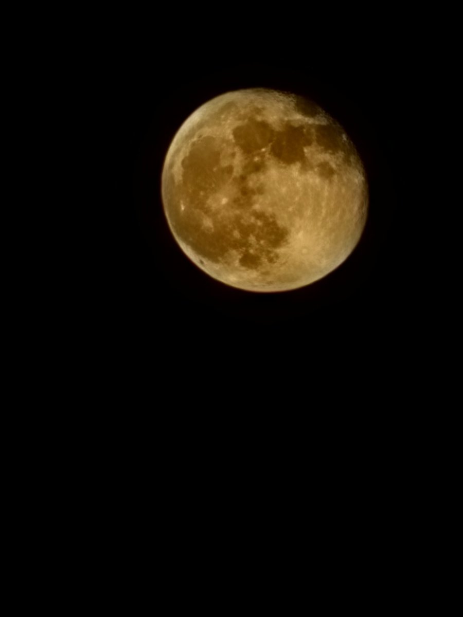 لا أحد يبقى..
        ولا شيء يدوم ، عابرون
   نحن في قطار الزمن نمض دون...
      سير ونرحل في صمت ..